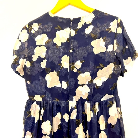 Midi dress Club Monaco, nice for a brunch date, cocktel hour or work; - Picture 2 of 5